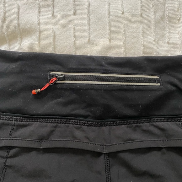 Lululemon Speed Up Shorts in black - Picture 2 of 3